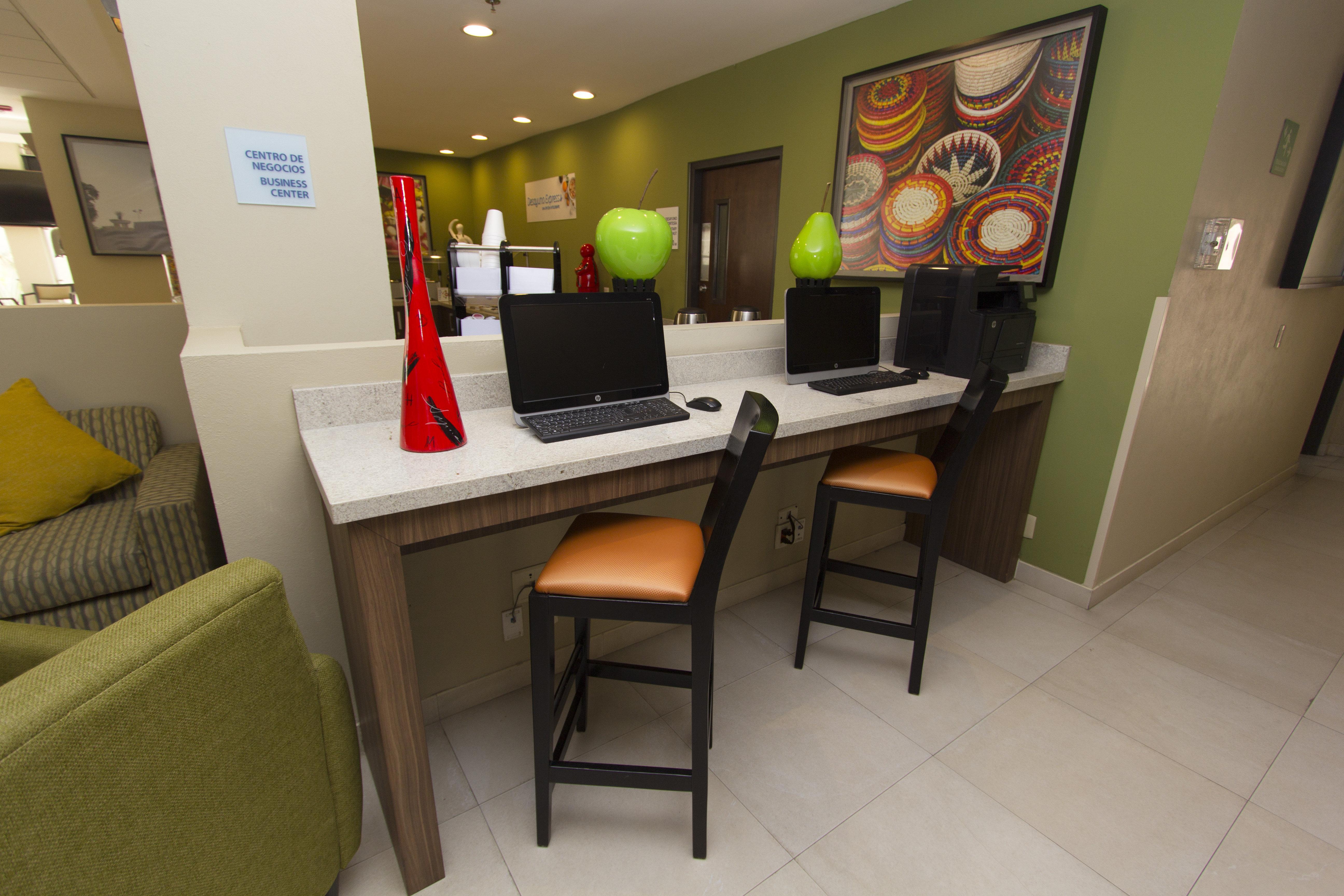 Holiday Inn Express Guadalajara Aeropuerto By Ihg Las Pintas Exterior photo